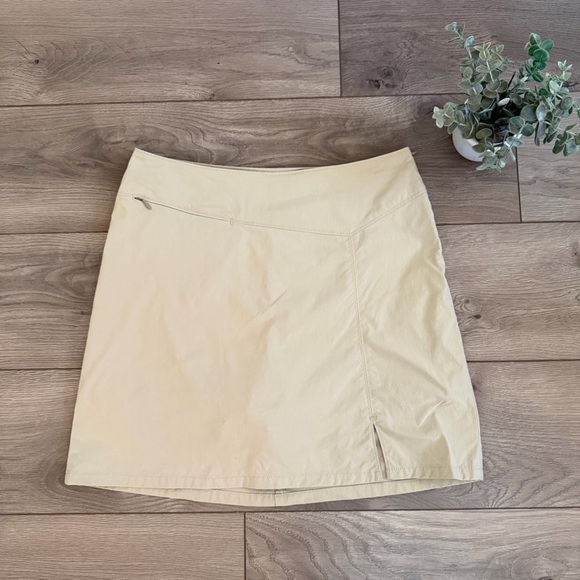 Patagonia Dresses & Skirts - Patagonia Khaki Women's Skort Size 10